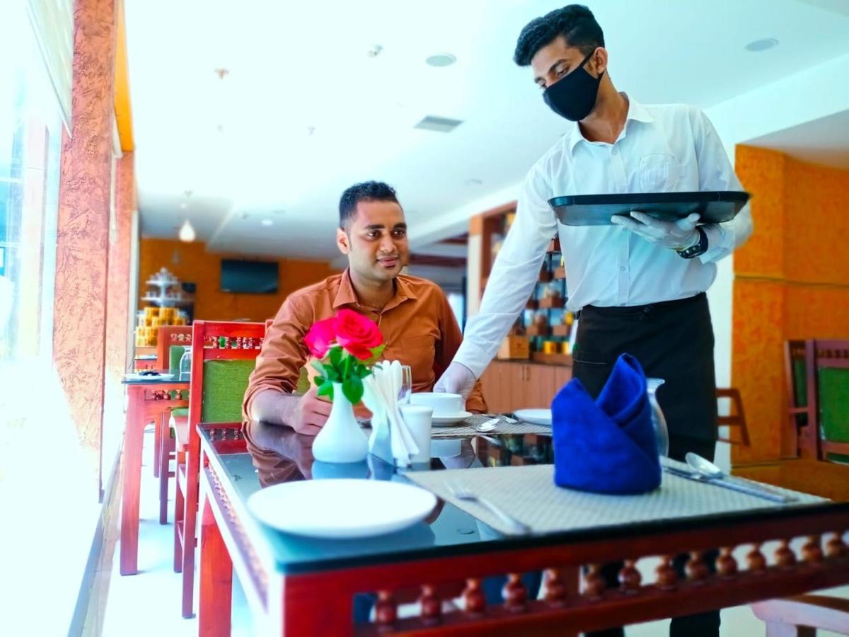 Hill Palace Hotel & Spa Kochi Екстериор снимка