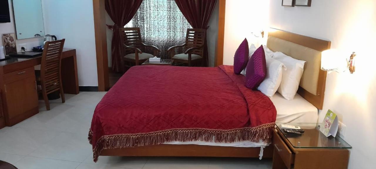 Hill Palace Hotel & Spa Kochi Екстериор снимка