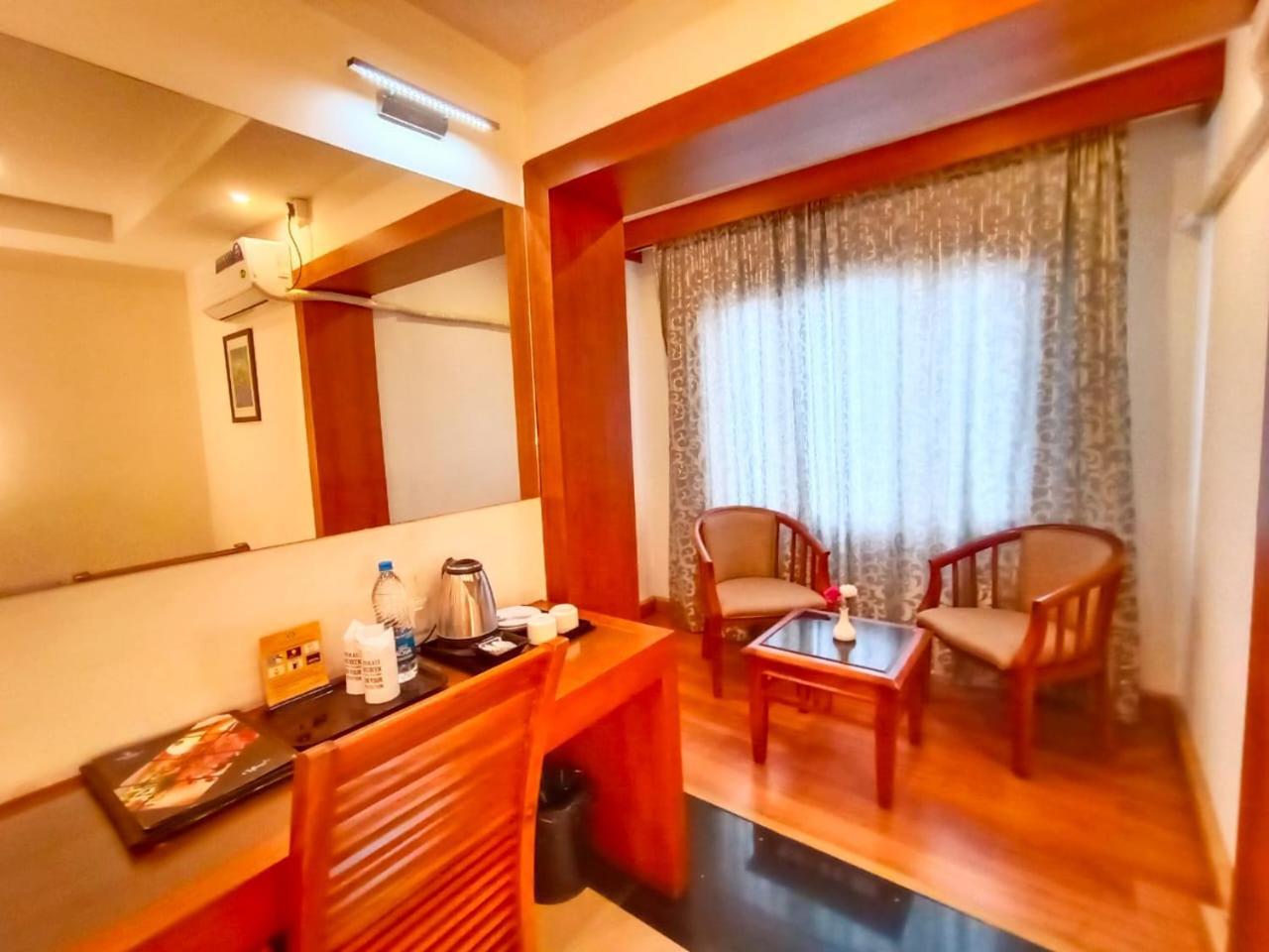 Hill Palace Hotel & Spa Kochi Екстериор снимка